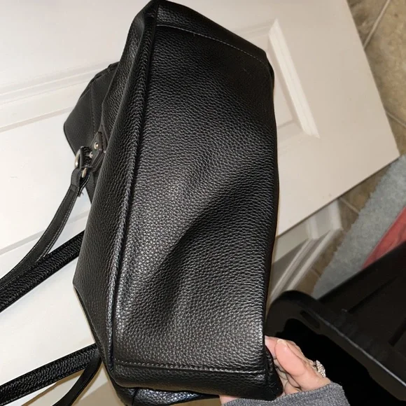 Women’s Liz Claiborne satchel - Picture 3 of 16